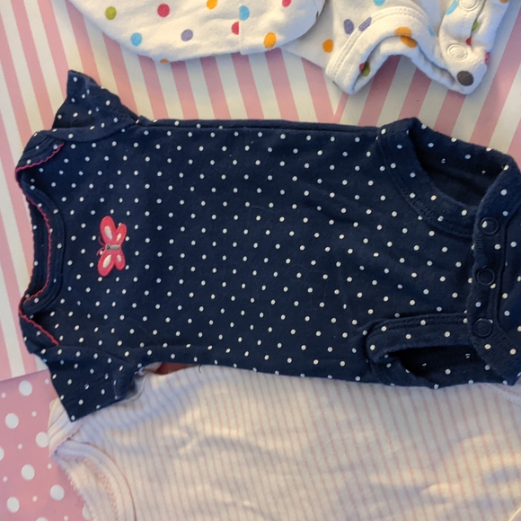 💝 newborn Carter's, set of 4 onesies - Picture 4 of 6